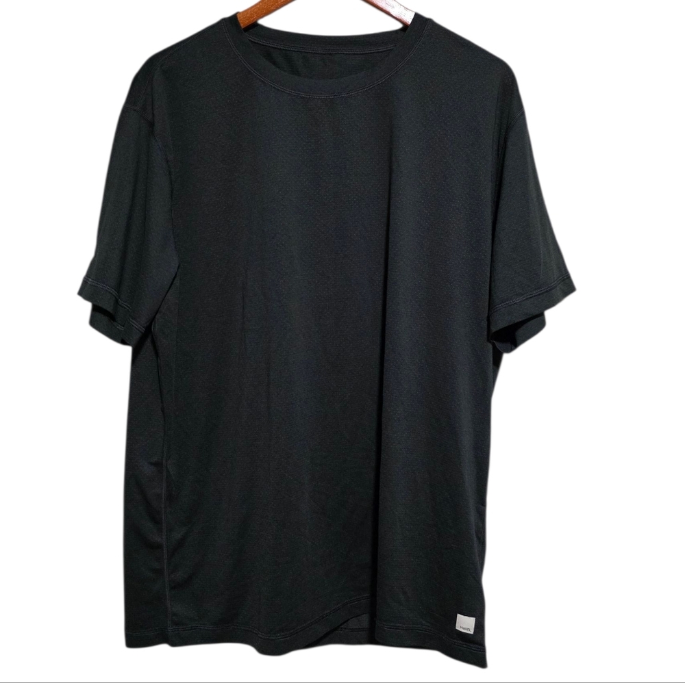 Vuori Tradewind Performance Tee 2.0 in Black Heather Size XL